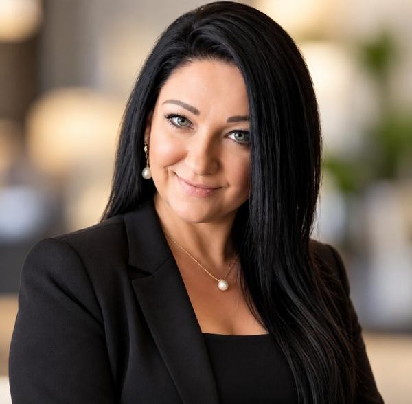 Sunet  Muller, estate agent
